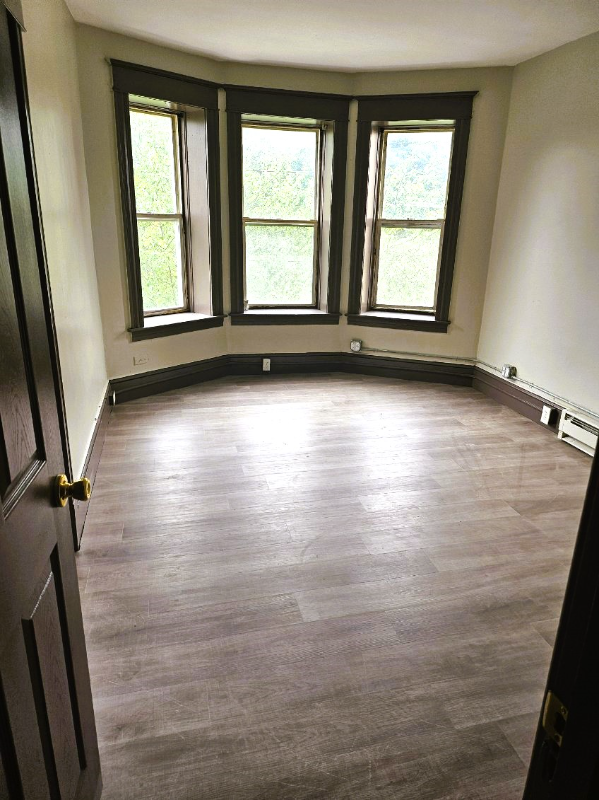 37 Clinton Ave Unit 2L, Holyoke, MA 01040
