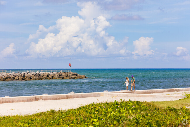 The Jupiter inlet offers a romantic scene for the residents of Jupiter Lakes to enjoy.