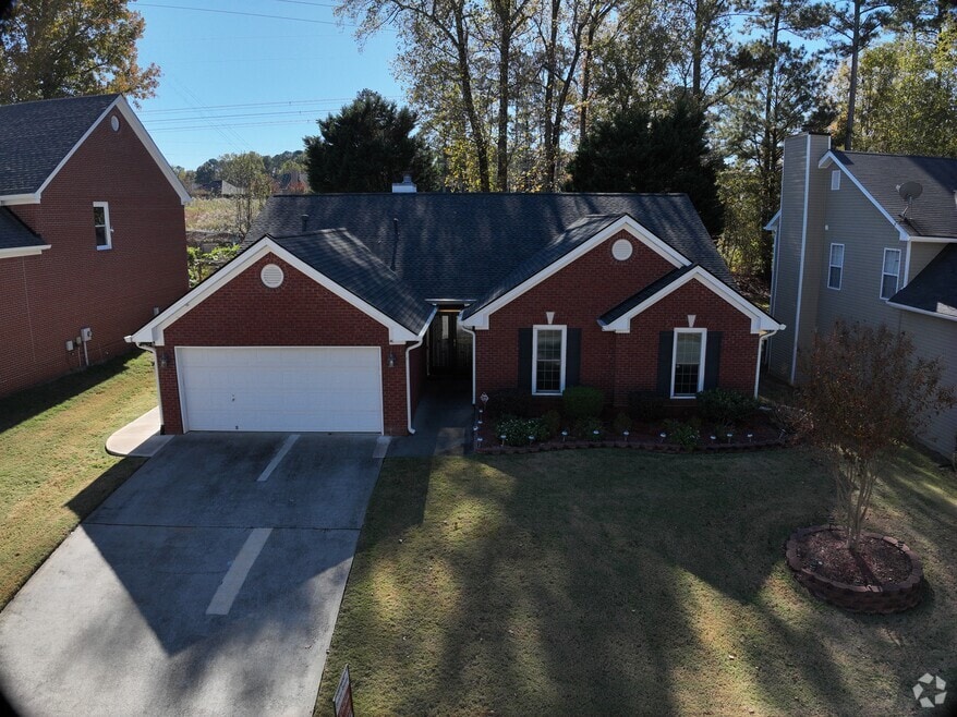 1296 Mandalay Ct SW, Lilburn, GA 30047 - photo 2