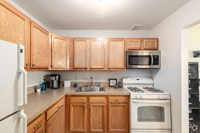 Newport Apartments, Milford, CT 06460 - photo 3