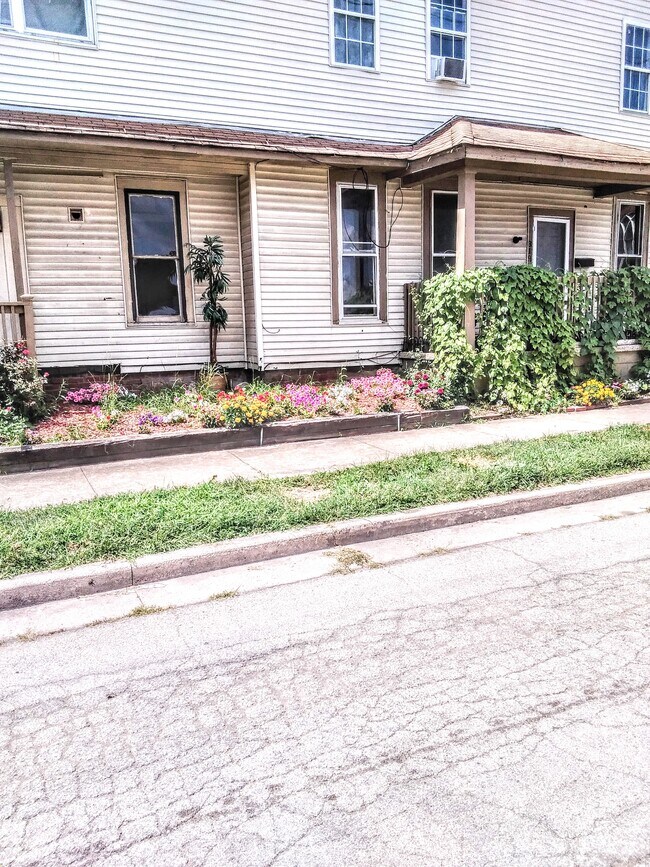 319 N Elm St, Muncie, IN 47305