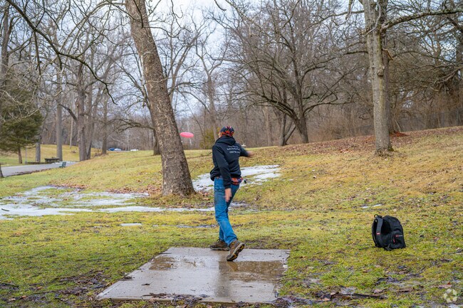 Glen Miller Park has a small lake, trails, a disc golf course, and the Richmond Rose Garden.