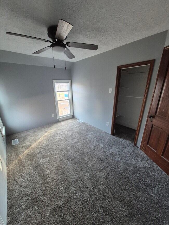 302 Maple St, Friend, NE 68359 - photo 4