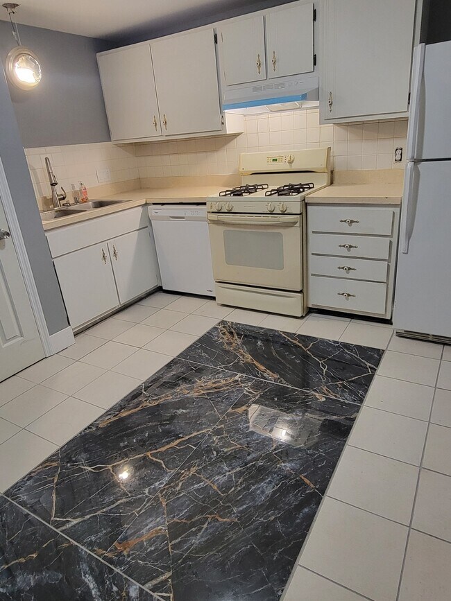 2219 Pestalozzi St Unit B 2nd floor, Saint Louis, MO 63118