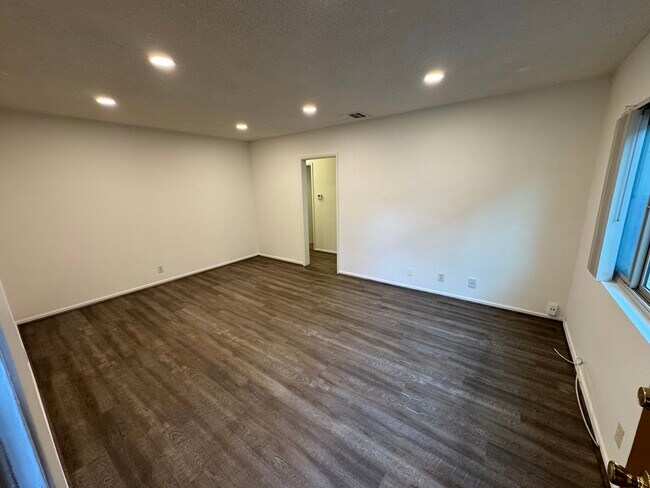 457 Oak St unit D, Glendale, CA 91204 - photo 4