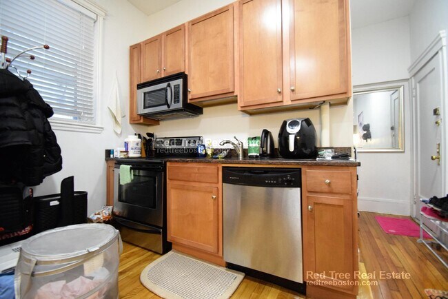 60 Charlesgate E unit 3, Boston, MA 02215 - photo 3