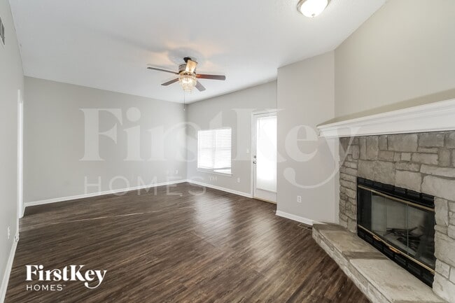 1611 Cooper Dr, Raymore, MO 64083 - photo 2