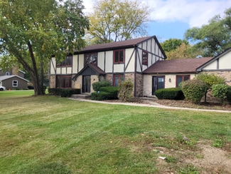 10 Sherwood Rd, Elgin, IL 60120