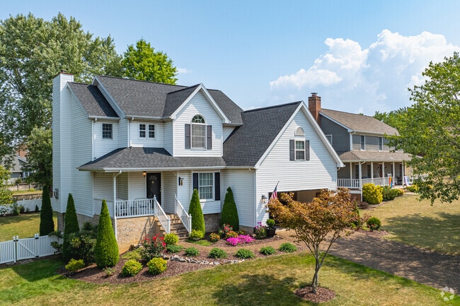 Traditional homes in Reherd Acres often have pristine landscaping.