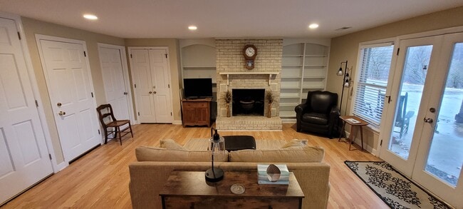 3001 Foxdown Ct unit B, Greensboro, NC 27410 - photo 7