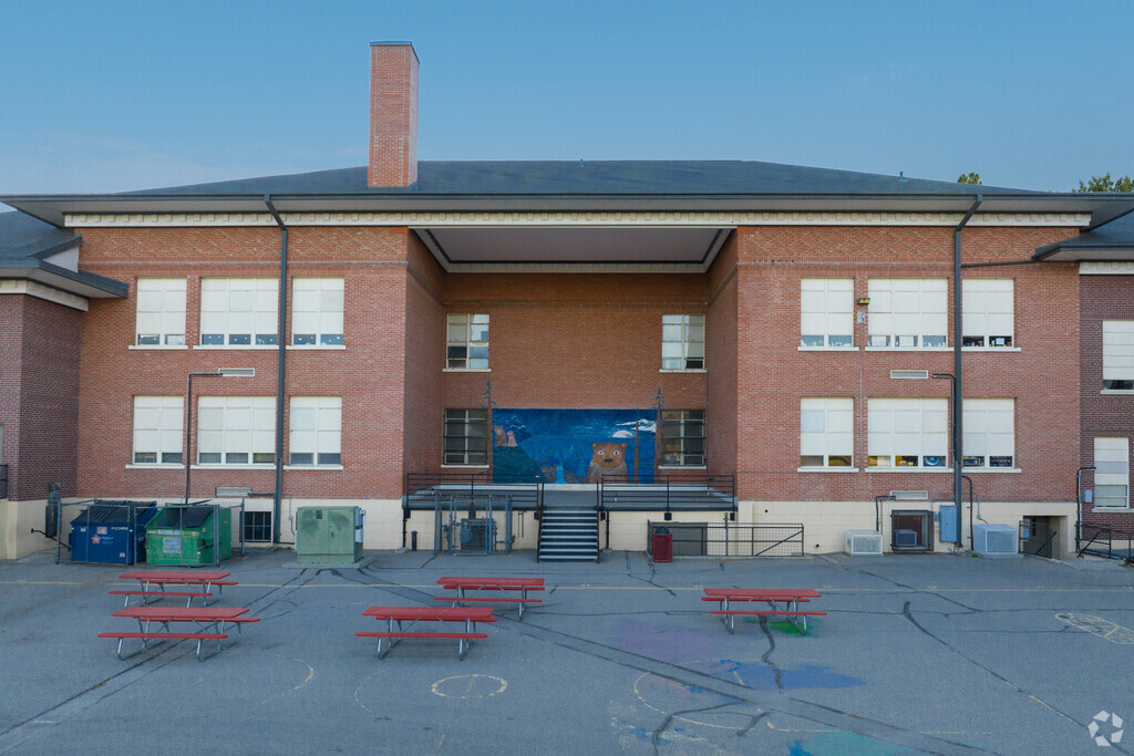 The courtyard area at Garfield Elementary School also has a small play stage.