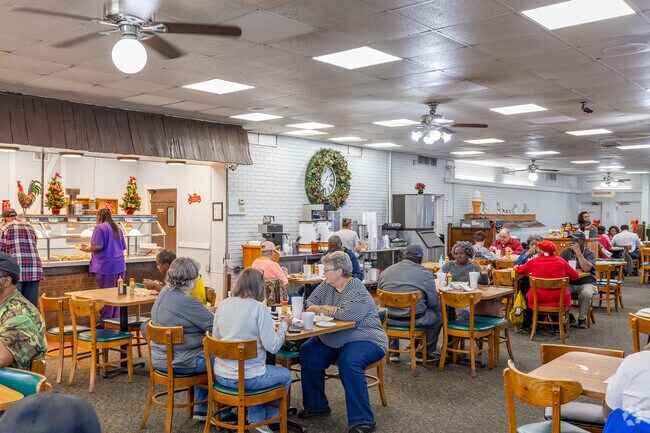 A large lunch crowd often gathers at Harvest Table Buffet nearby to South Turpin Hill.