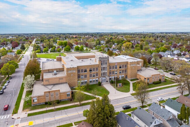 Farnsworth Middle is 1 of 4 Middle Schools in the Sheboygan Area School District.