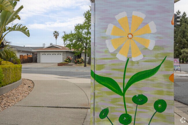 Power junction boxes in the Canoas West neighborhood are decorated with beautiful paintings of flowers.