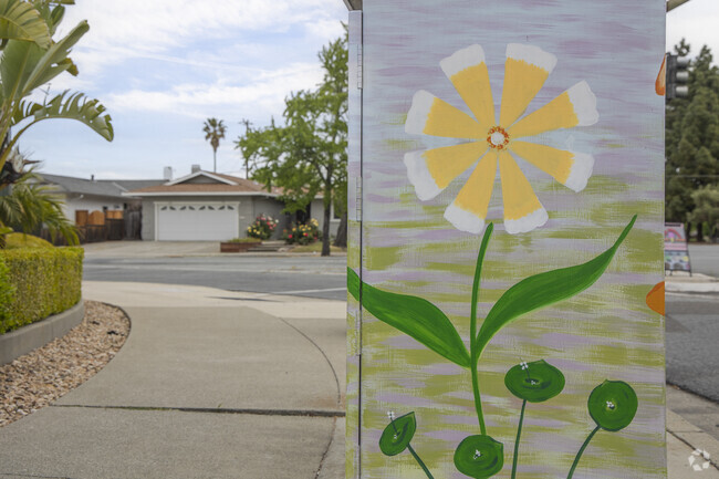 Power junction boxes in the Canoas West neighborhood are decorated with beautiful paintings of flowers.