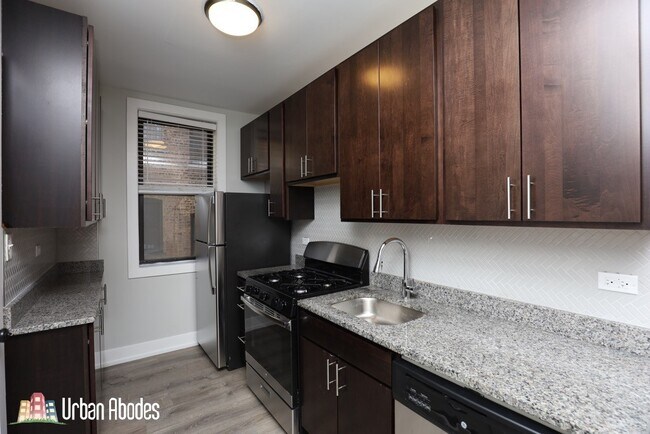 711 W Brompton Ave unit A03C, Chicago, IL 60657 - photo 2