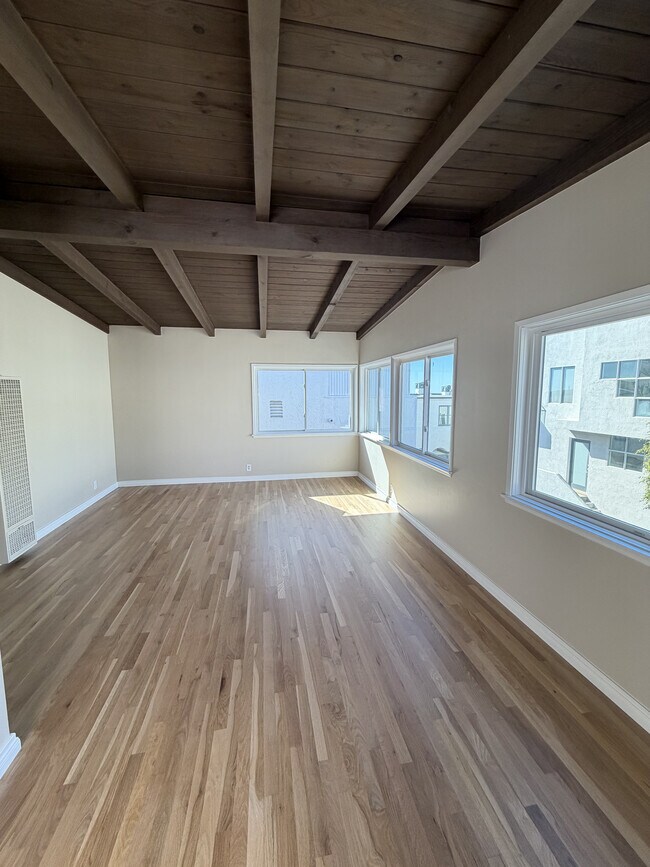 221 Marine Ave, Manhattan Beach, CA 90266