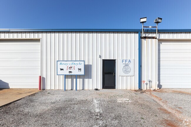 Bray-Doyle High School has an agriculture building.