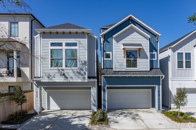 Craftsman style homes give Spring Branch East a natural feel.