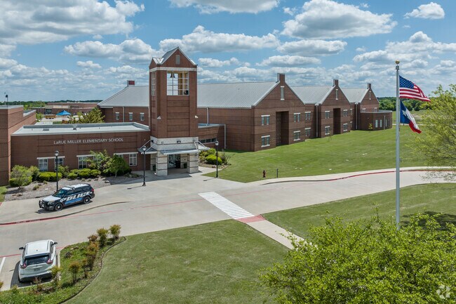 LaRue Miller Elementary School Is Community Strong For Education in Midlothian TX