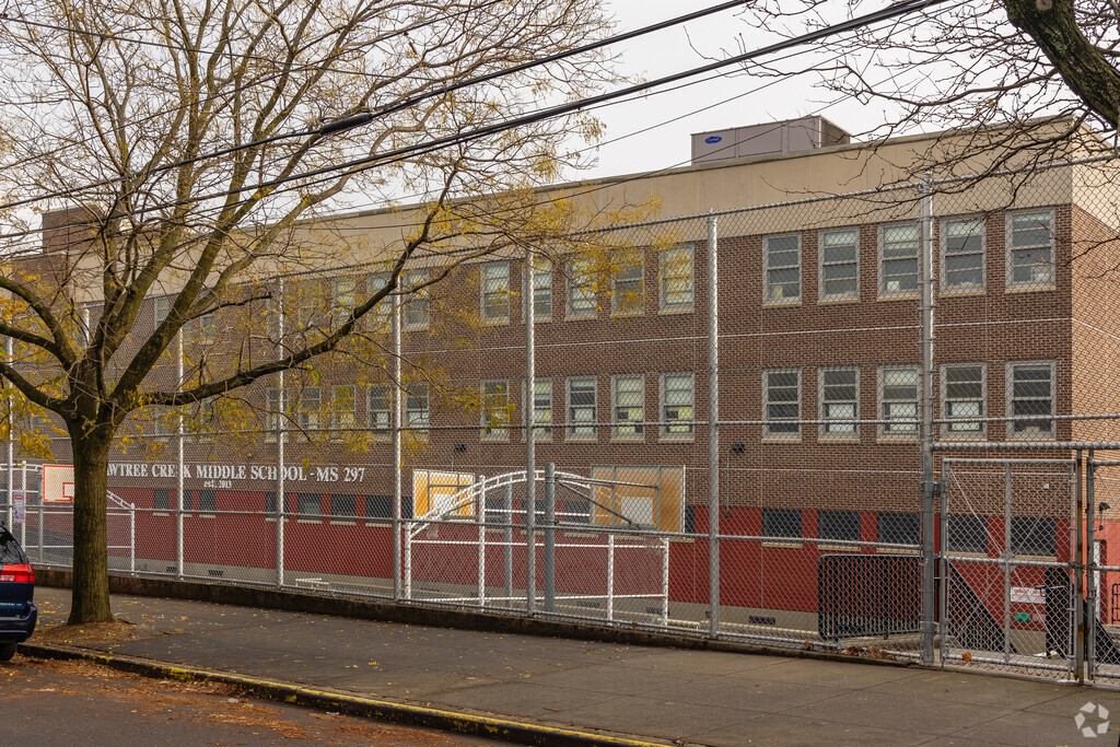 Hawtree Creek Middle School has 392 students in grades 6-8.