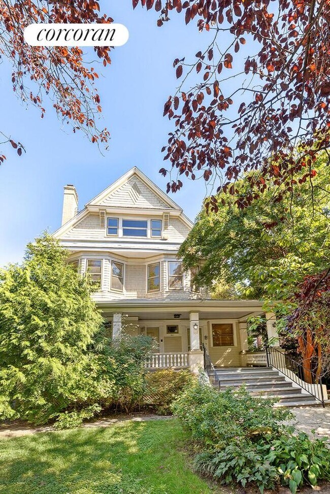537 E 17th St, Brooklyn, NY 11226
