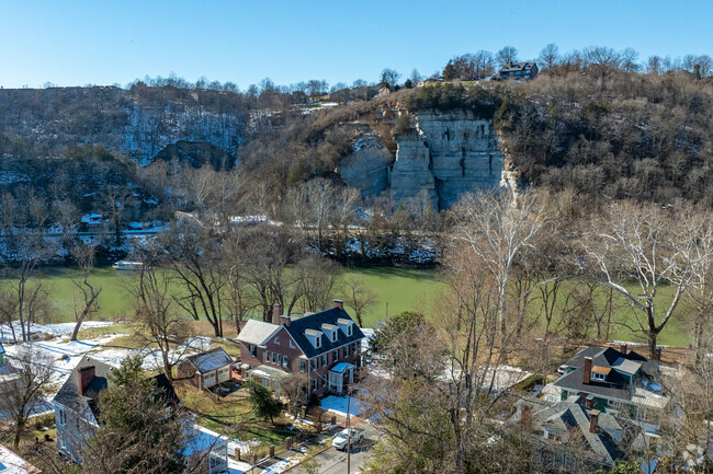 The Kentucky River runs through the middle of Frankfort.