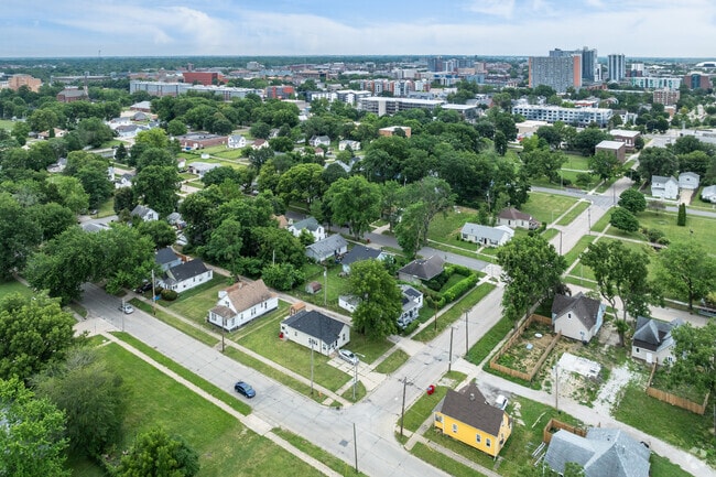 Hill Street East is located near the University of Illinois campus and Downtown Champaign.