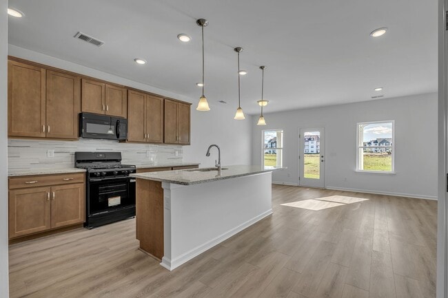 404 Stratford Station Dr, Lebanon, TN 37087 - photo 3