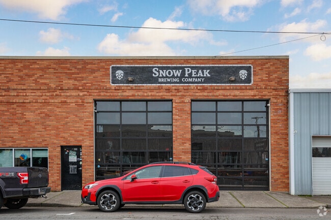 Snow Peak Brewing Company make delicious craft beverages in Stayton.