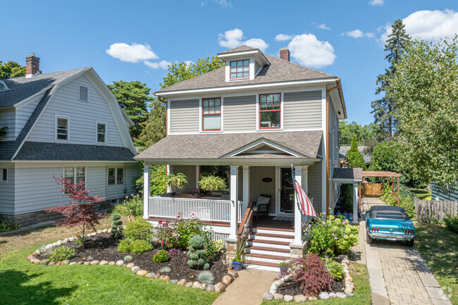 Classic Foursquare homes can be found in the Boardman neighborhood.