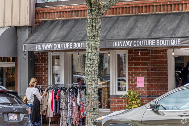 North Main residents have easy access to retail shops including Runway Couture Boutique.