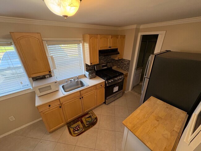 318 Claremont Ave unit 1, West Babylon, NY 11704 - photo 3