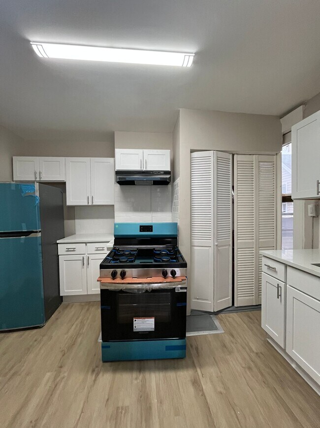 153 Seaview Ave unit 3R, Jersey City, NJ 07305 - photo 5