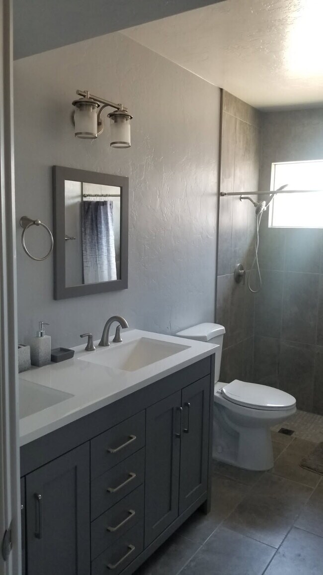 9412 E Deer Trail Place, Tucson, AZ 85710 - photo 5