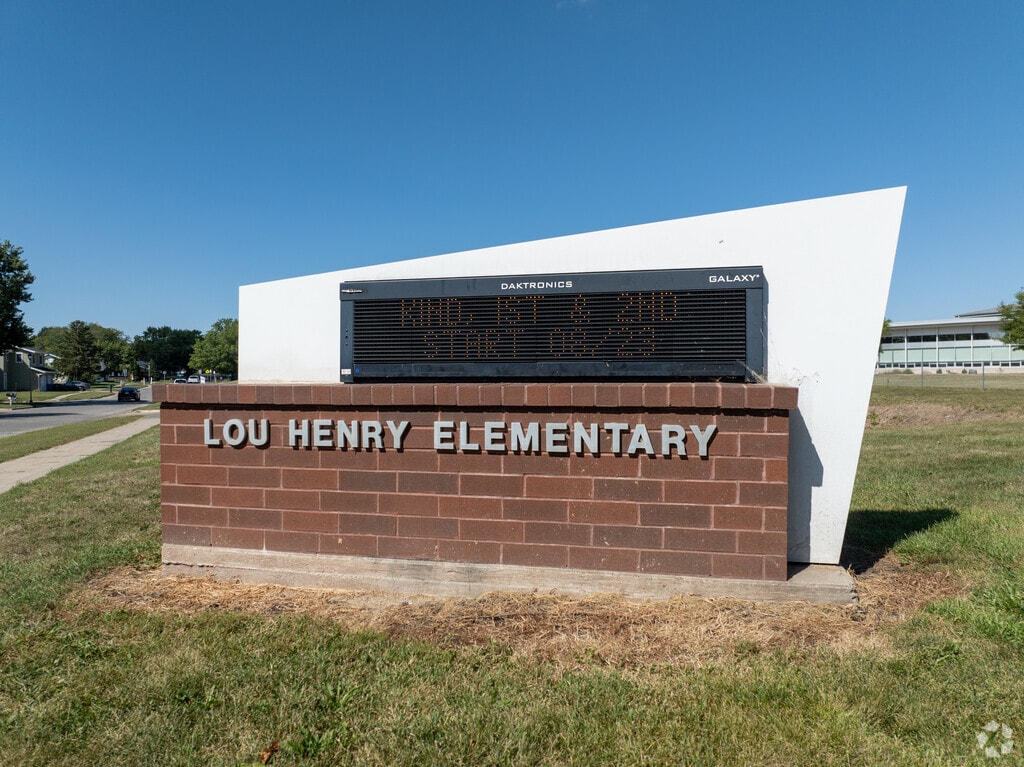 At Lou Henry Elementary, Waterloo kids thrive with a focus on innovative teaching methods.