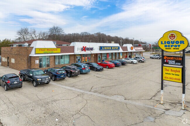 Thai Bangkok is one of several restaurants cTonveniently located in the Northridge neighborhood.