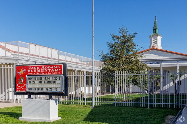 Jane Addams Elementary School earns a B-minus from Niche.