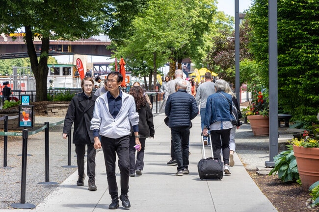 The River Walk is always busy in Streeterville with lots of foot traffic.