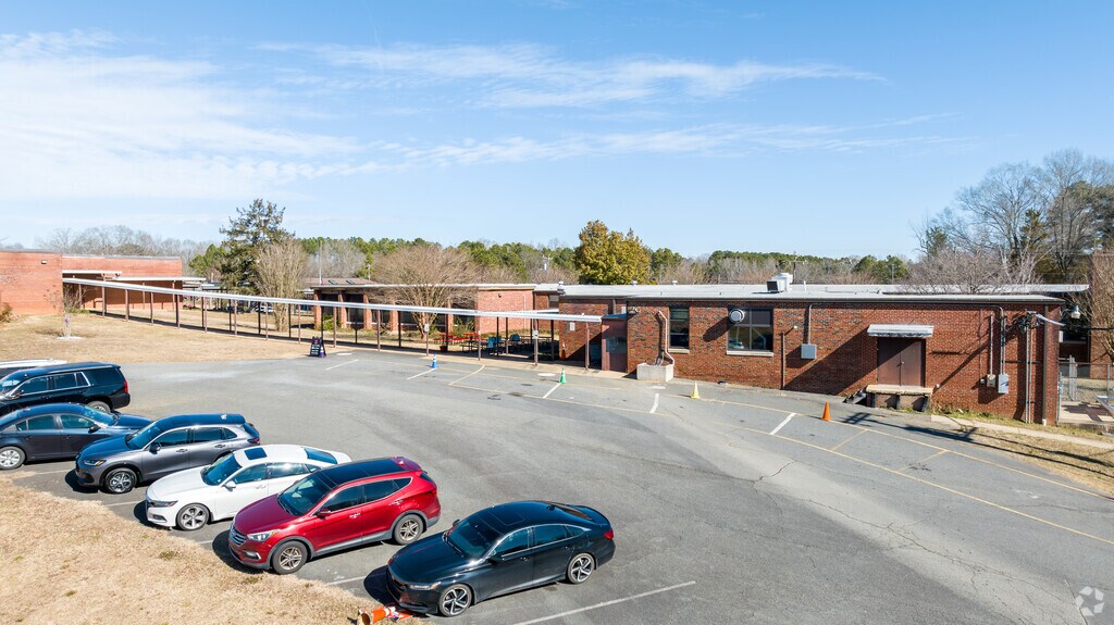 The student population of Norwood Elementary is 342 and the school serves grades K-5.