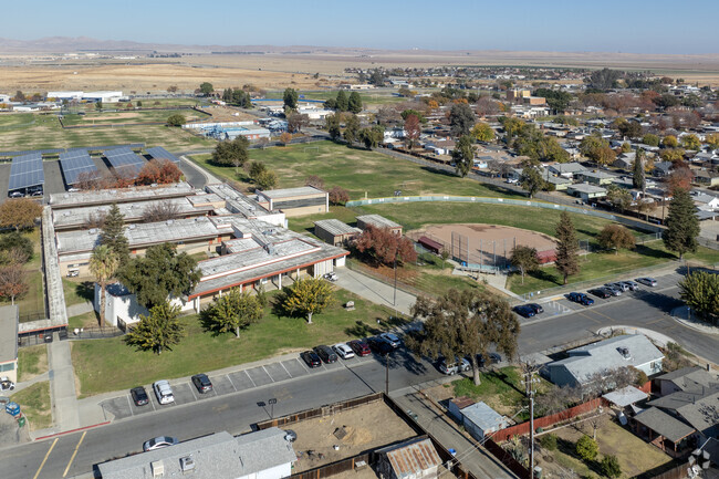 The campus of Cambridge High School in Coalinga.