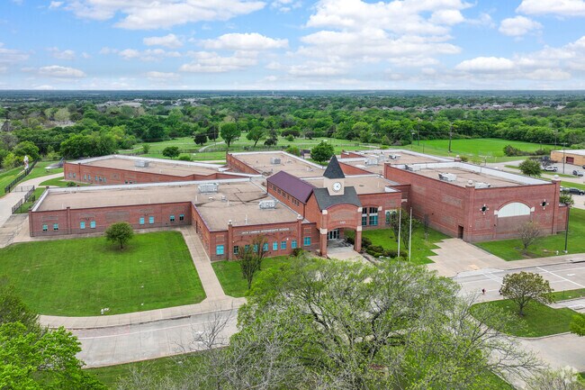 Jack Lummus Intermediate School is a part of Ennis ISD.