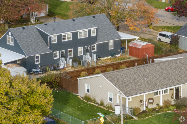 Living in a prairie style home near Mossy Point in Edgewood District.