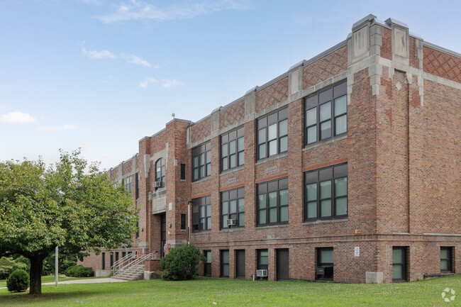 Washington Elementary School has a student-teacher ratio of 10 to 1.