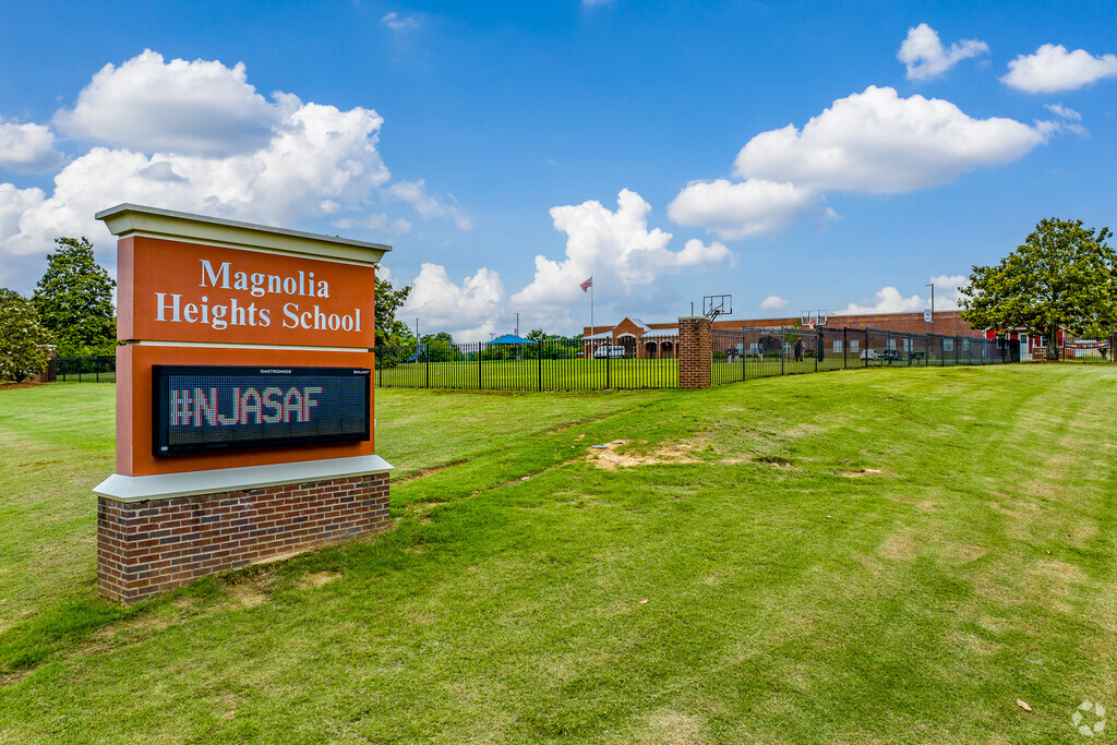 Magnolia Heights School is a private school in Senatobia serving around 600+ students from Pre-k through 12th grade.