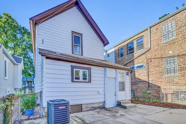 4170 W Cornelia Ave, Chicago, IL 60641 - photo 6