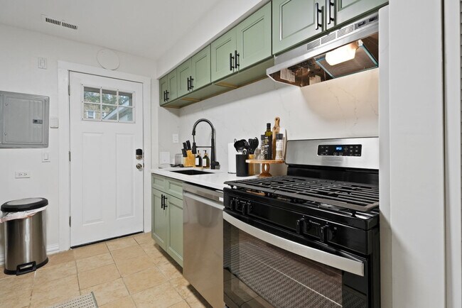 2005 Emerson St unit ID1287274P, Evanston, IL 60201 - photo 4