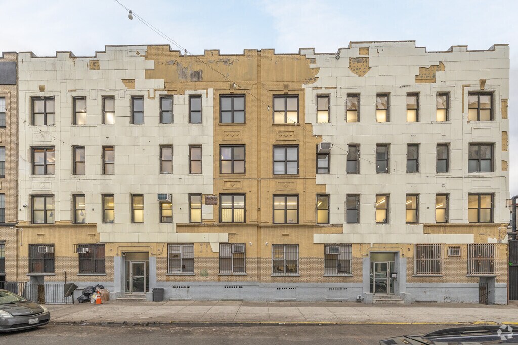 Viznitzer Chaider Tiferes Yisroel is a private, all-boys, Jewish school located in Brooklyn, NY.