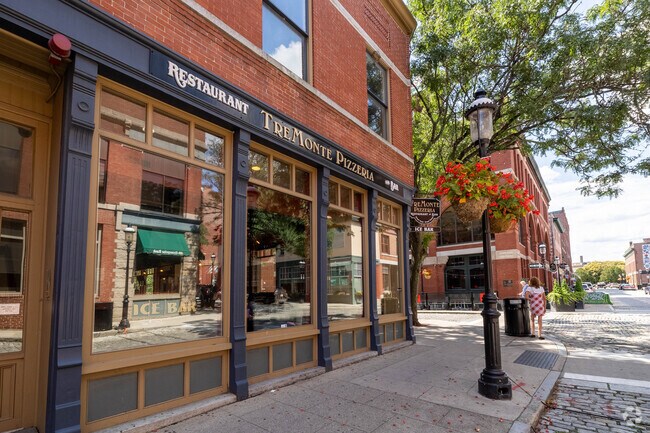 TreMonte serves up hot pizzas and cold beers when visiting Centralville.