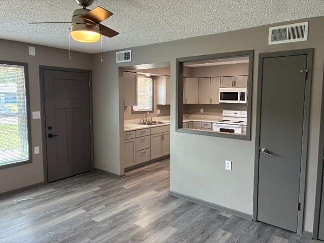 501 S Cedar St, Lindsborg, KS 67456 - photo 5